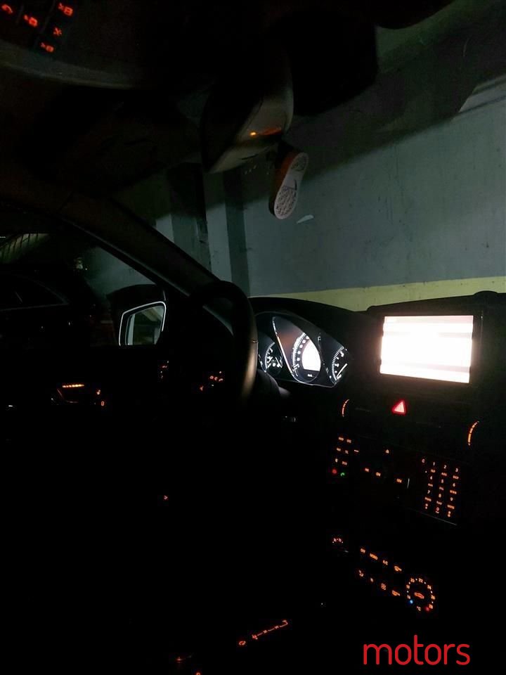 2010' Mercedes-Benz C 200 photo #1