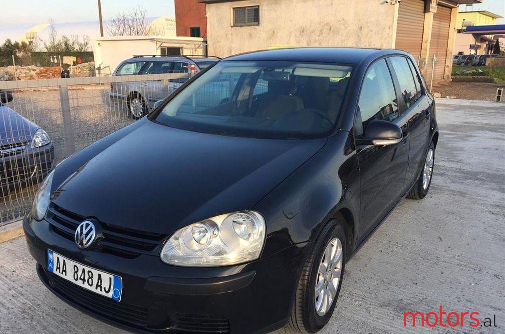 2004' Volkswagen Golf photo #2