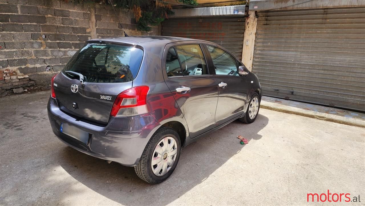 2010' Toyota Yaris photo #4