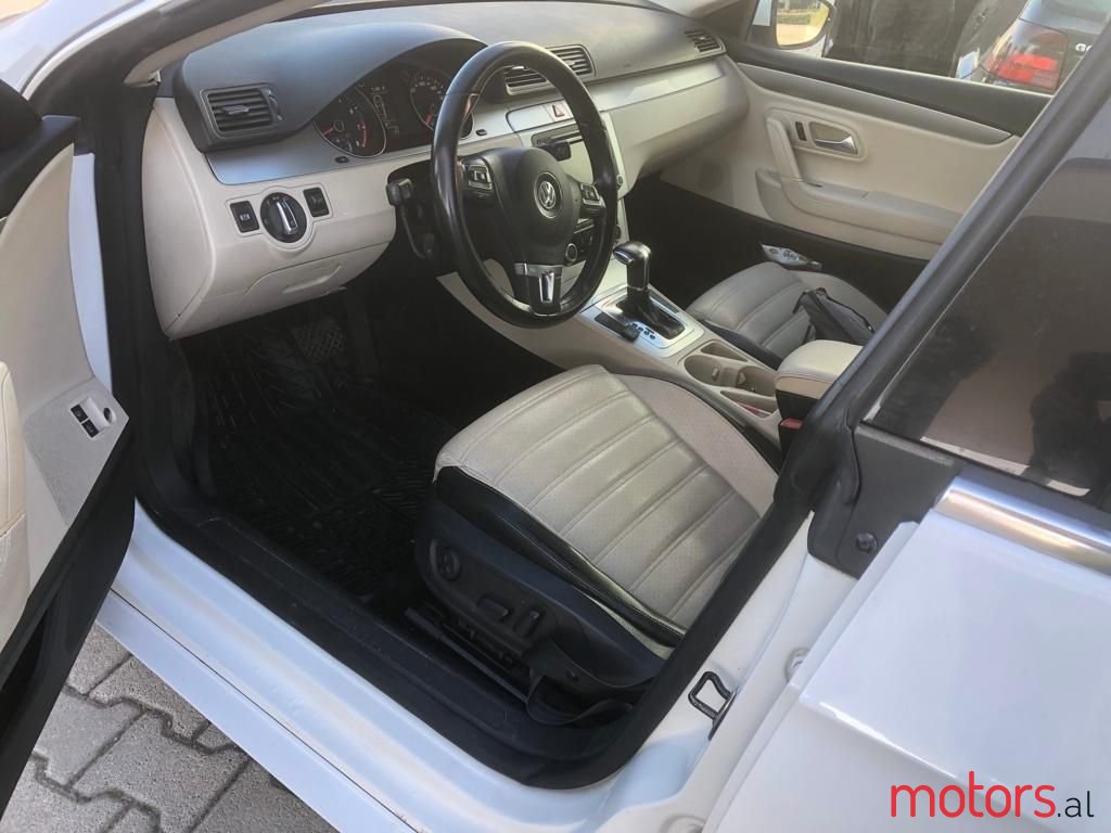 2011' Volkswagen photo #2