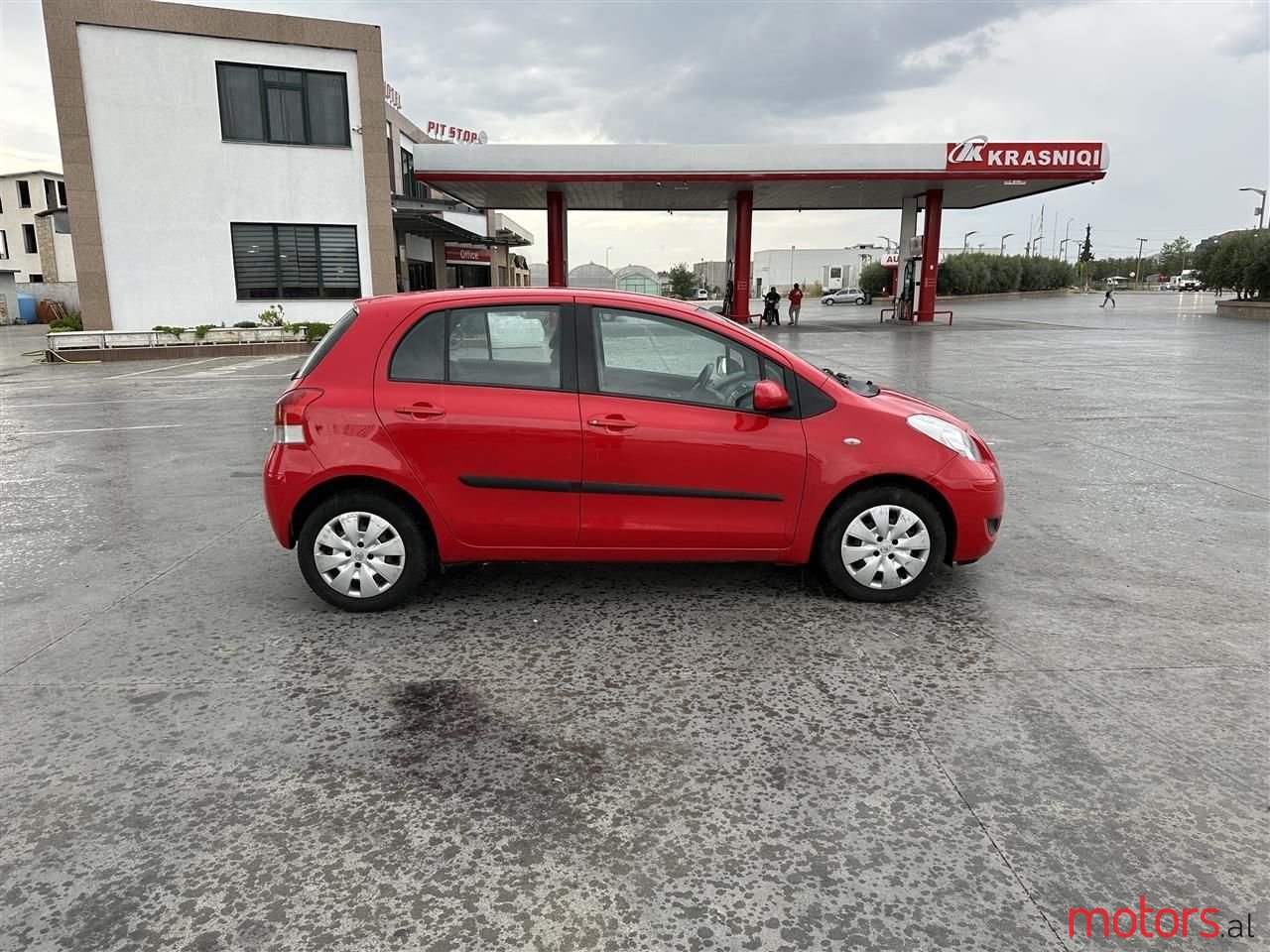 2009' Toyota Yaris photo #3