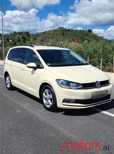 2017' Volkswagen Touran photo #3