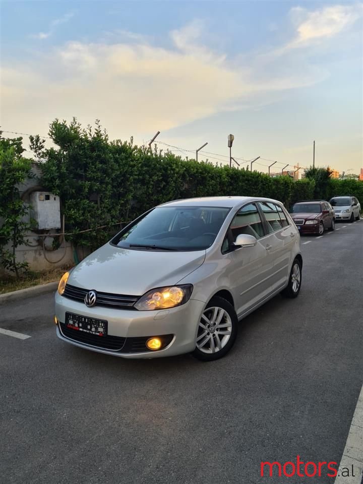 2009' Volkswagen Golf Plus photo #1