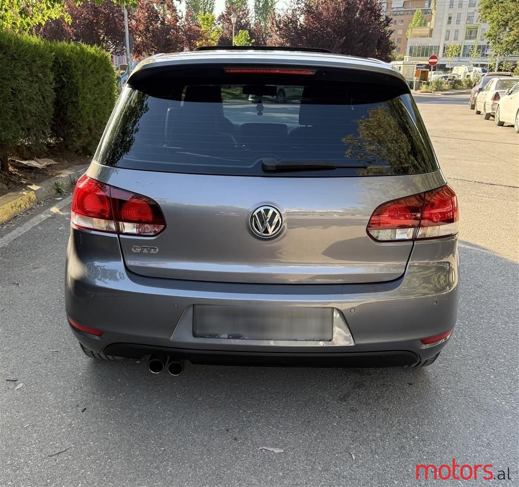 2011' Volkswagen Golf photo #5