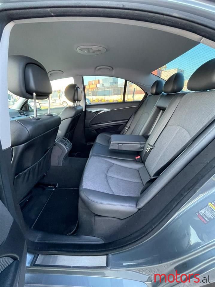 2009' Mercedes-Benz E 280 photo #3