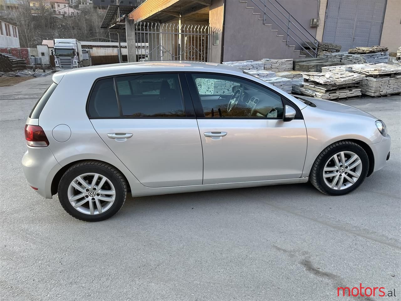 2010' Volkswagen Golf photo #3