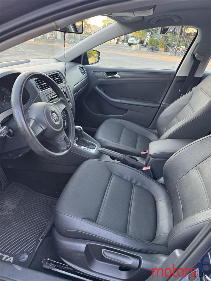 2012' Volkswagen Jetta photo #3