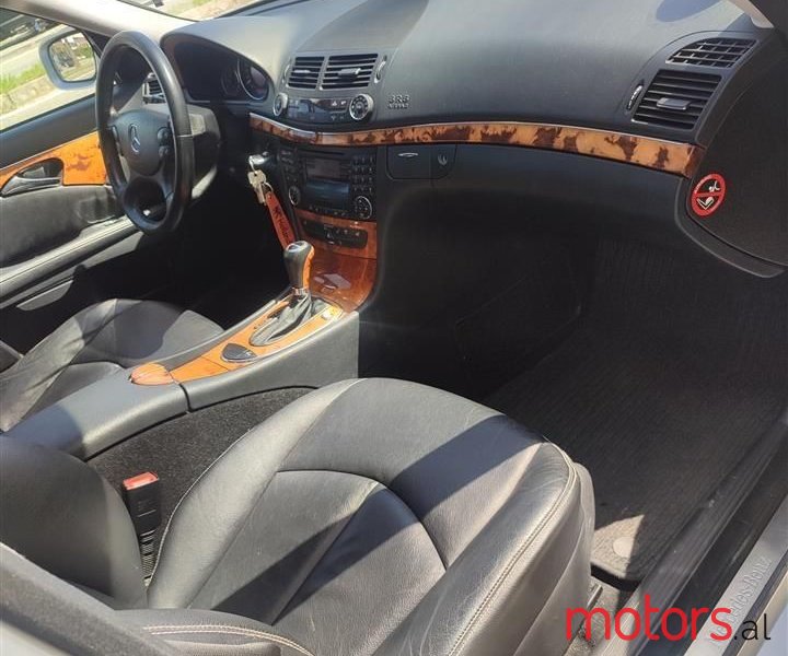 2008' Mercedes-Benz E 200 photo #4
