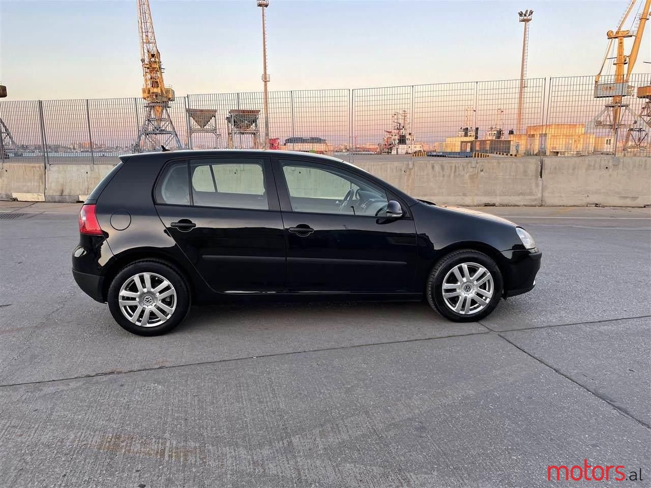 2005' Volkswagen Golf photo #3