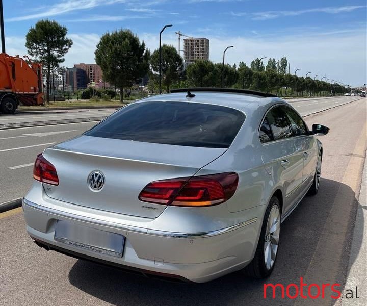 2012' Volkswagen Passat photo #2