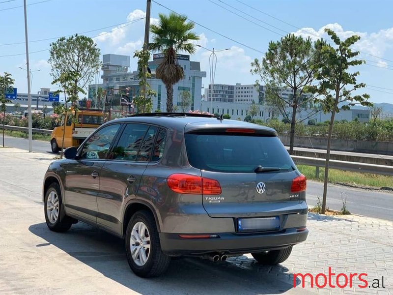 2013' Volkswagen Tiguan photo #3