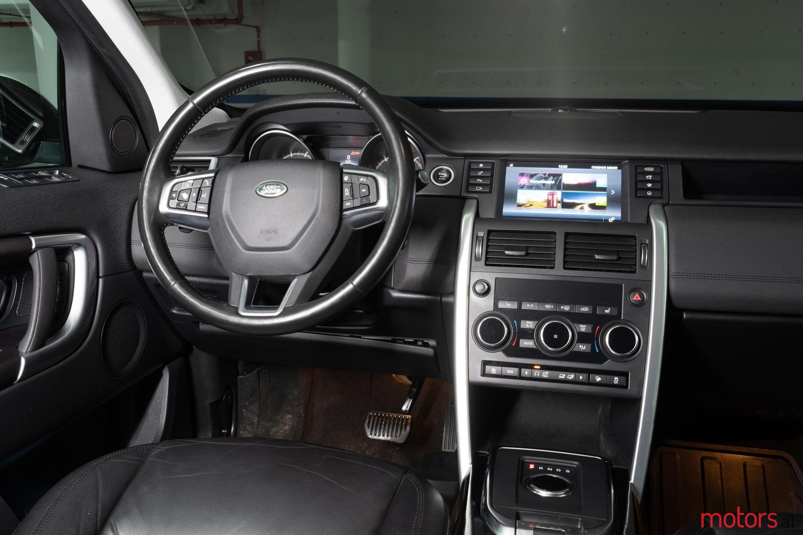2017' Land Rover Discovery Sport photo #4
