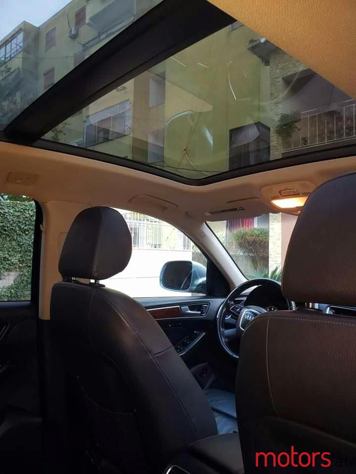 2011' Audi Q5 photo #5