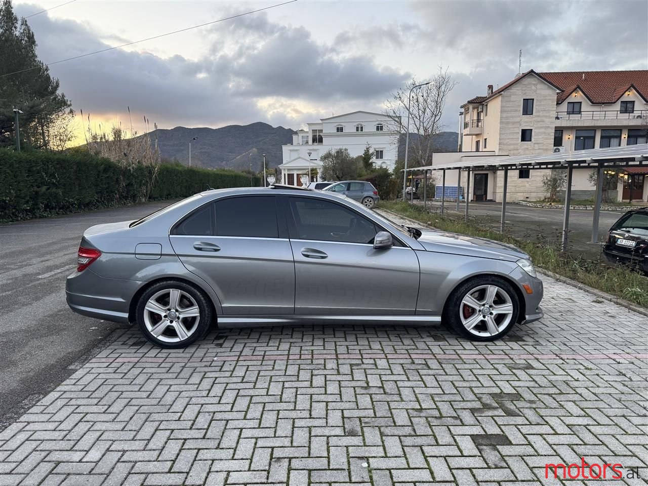 2011' Mercedes-Benz C 300 photo #5