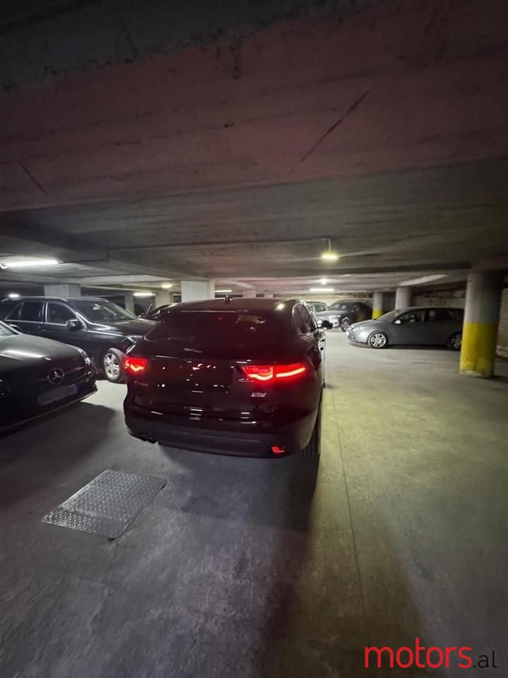 2017' Jaguar F-Pace photo #5