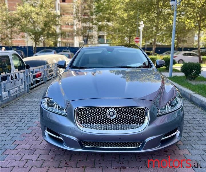 2010' Jaguar XJ photo #5