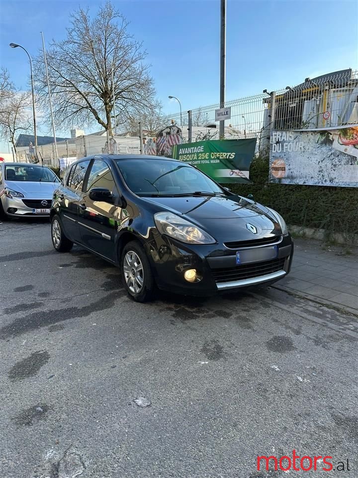 2011' Renault Clio photo #1