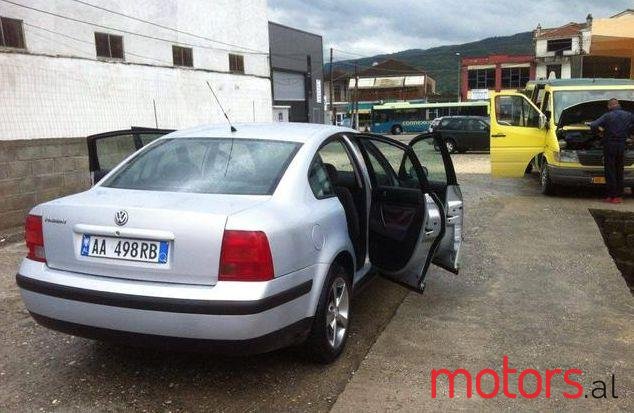 1998' Volkswagen Passat photo #2