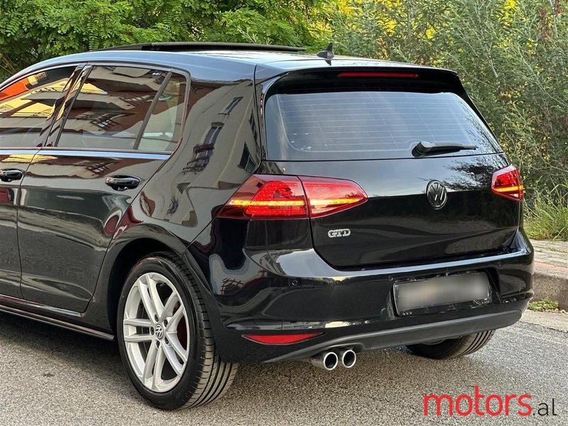 2016' Volkswagen Golf photo #5