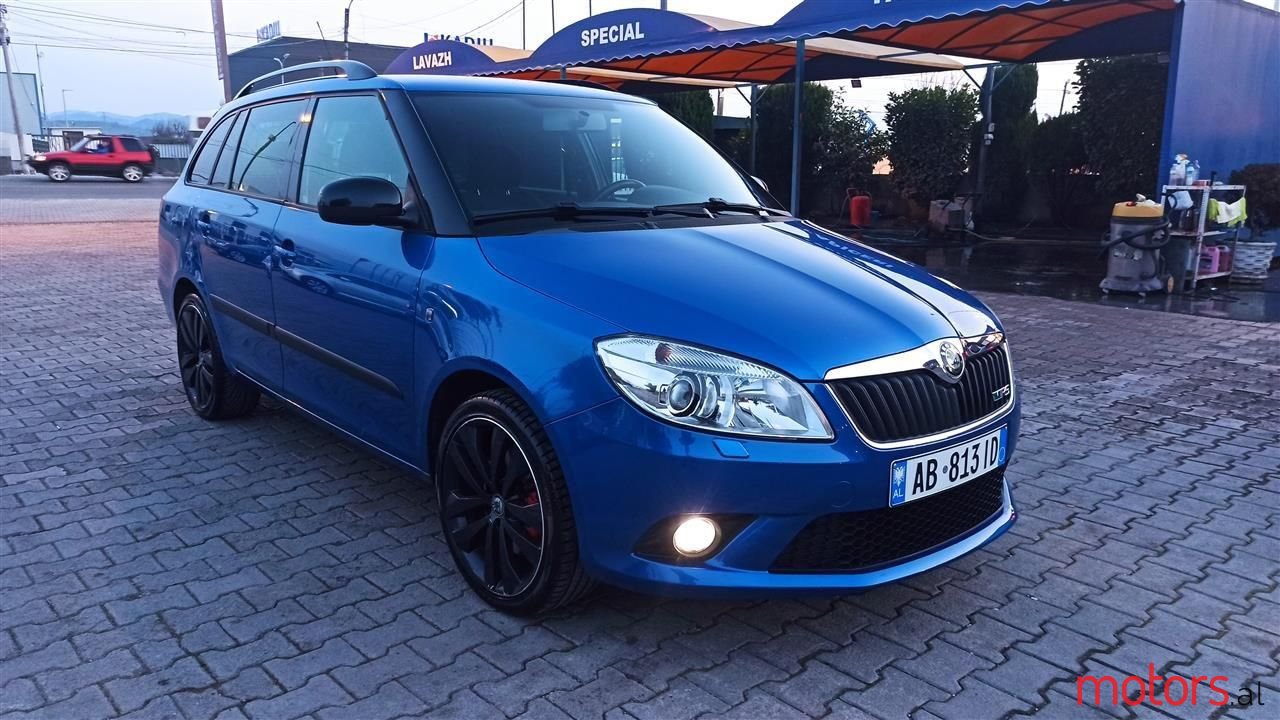 2011' Skoda Fabia photo #4