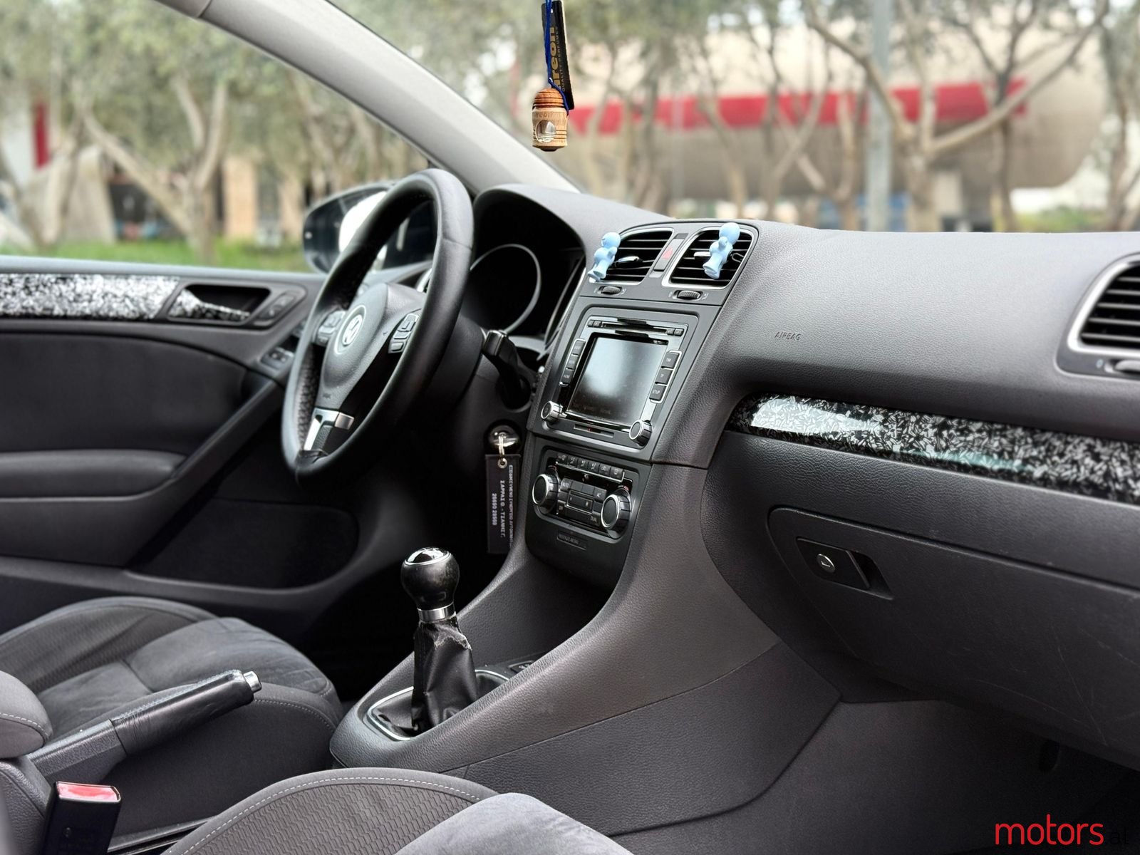 2010' Volkswagen Golf photo #5