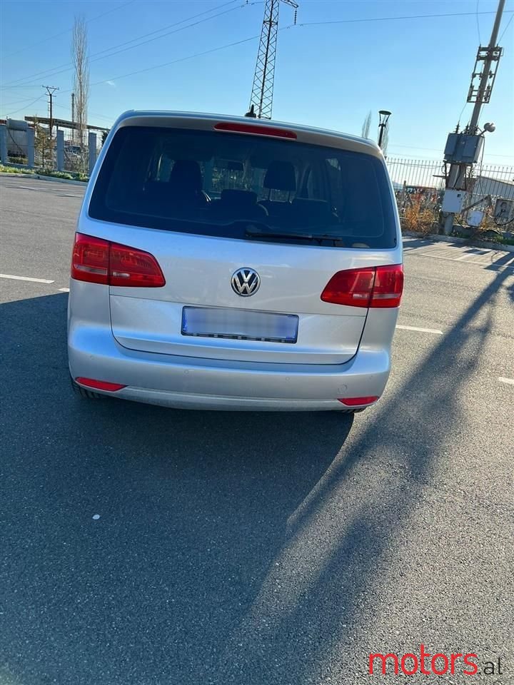 2012' Volkswagen Touran photo #4