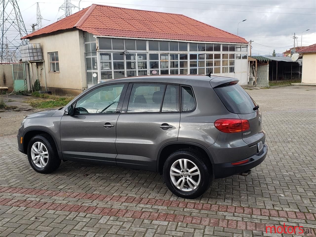 2015' Volkswagen Tiguan photo #5
