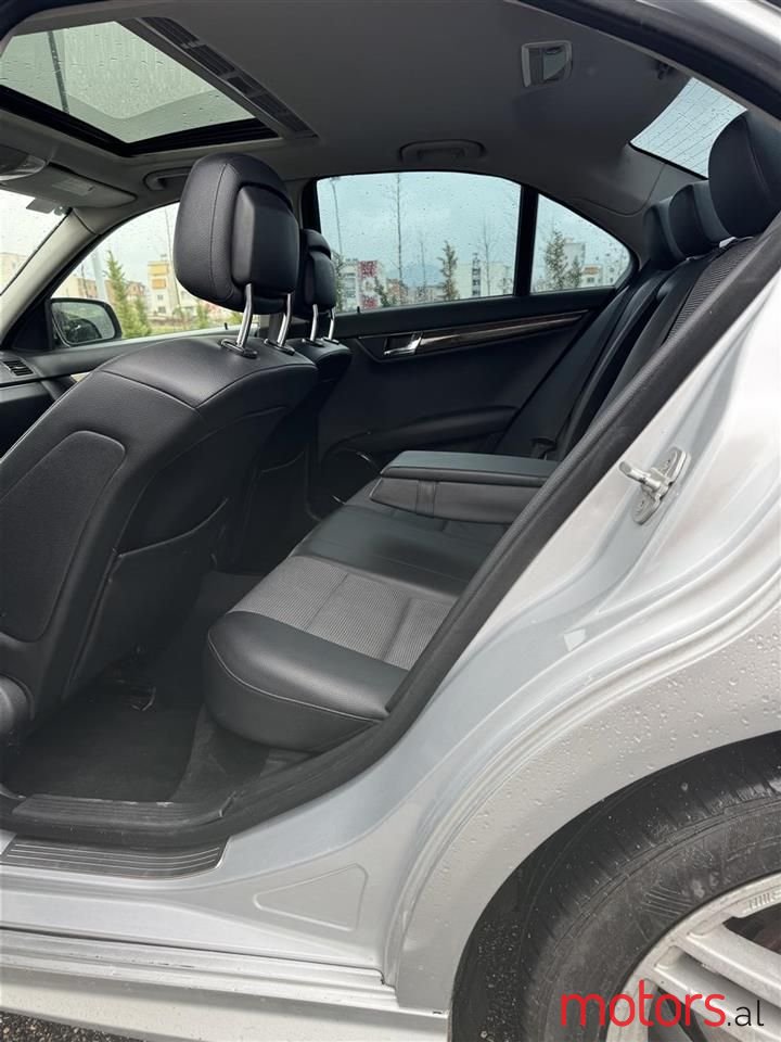 2008' Mercedes-Benz 220 photo #1