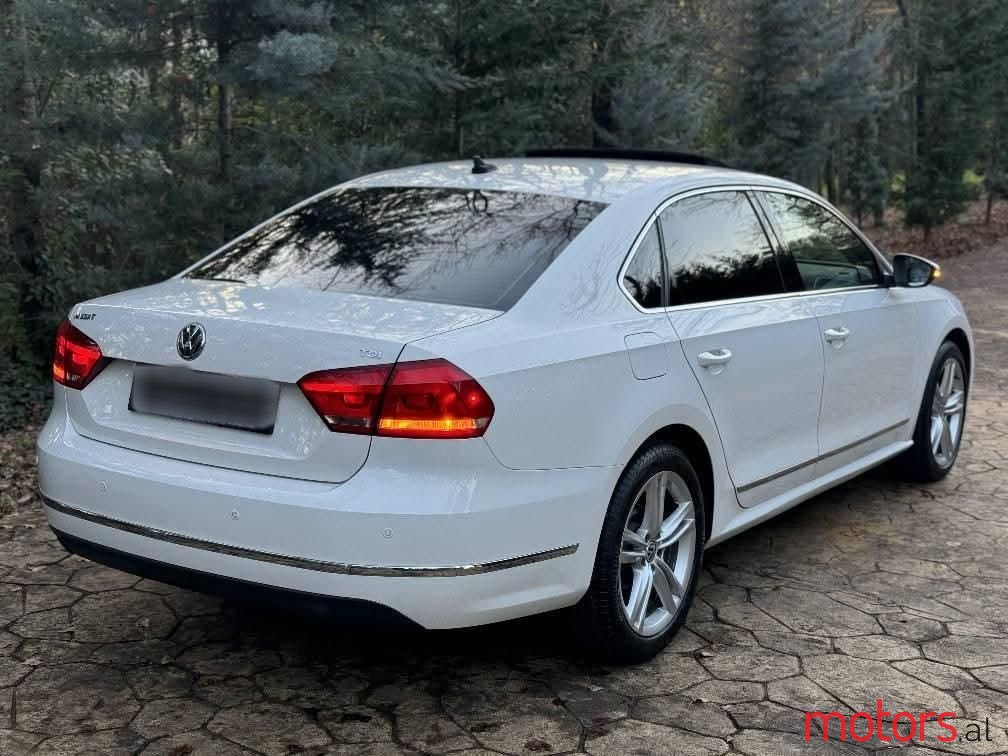 2012' Volkswagen Passat photo #4