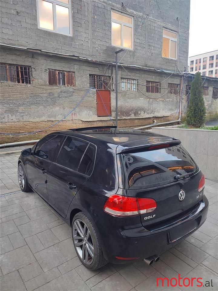 2010' Volkswagen Golf photo #2