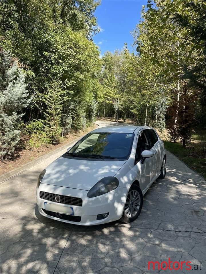 2009' Fiat Grande Punto photo #1