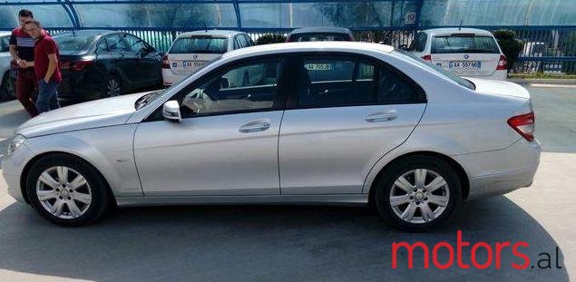 2011' Mercedes-Benz C-Class photo #2
