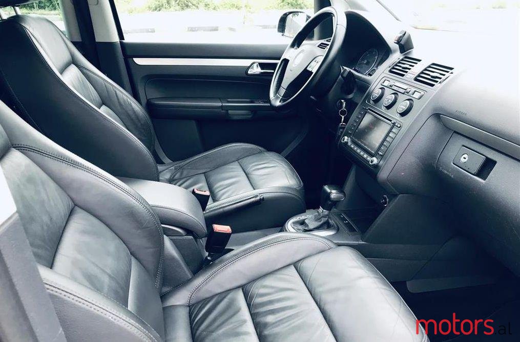 2006' Volkswagen Touran photo #1