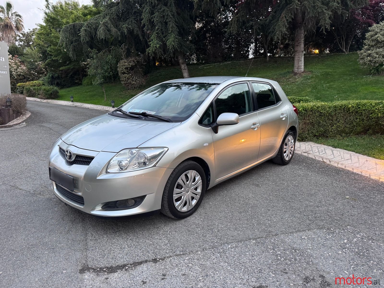 2008' Toyota Auris photo #3