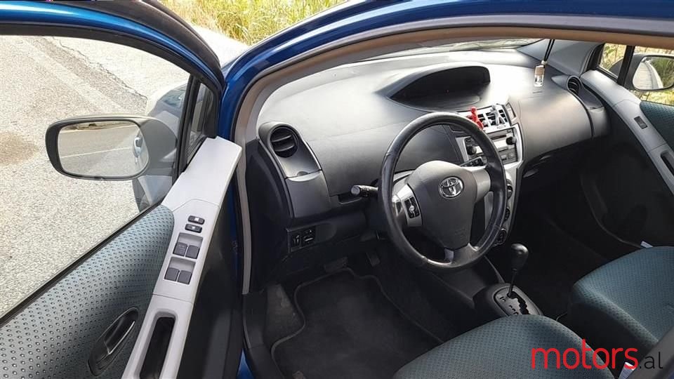 2008' Toyota Yaris photo #4