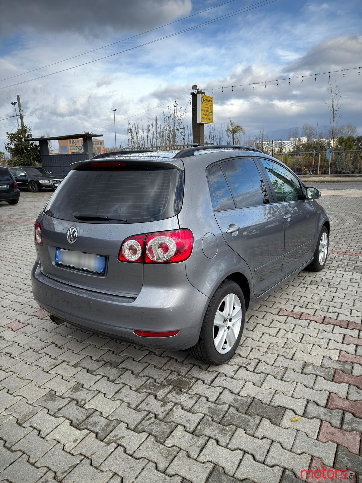 2009' Volkswagen Golf Plus photo #6