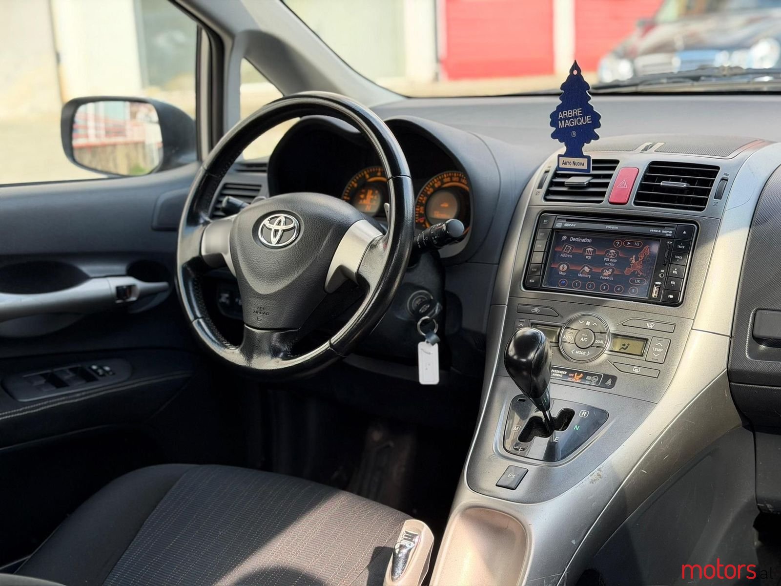 2010' Toyota Auris photo #4