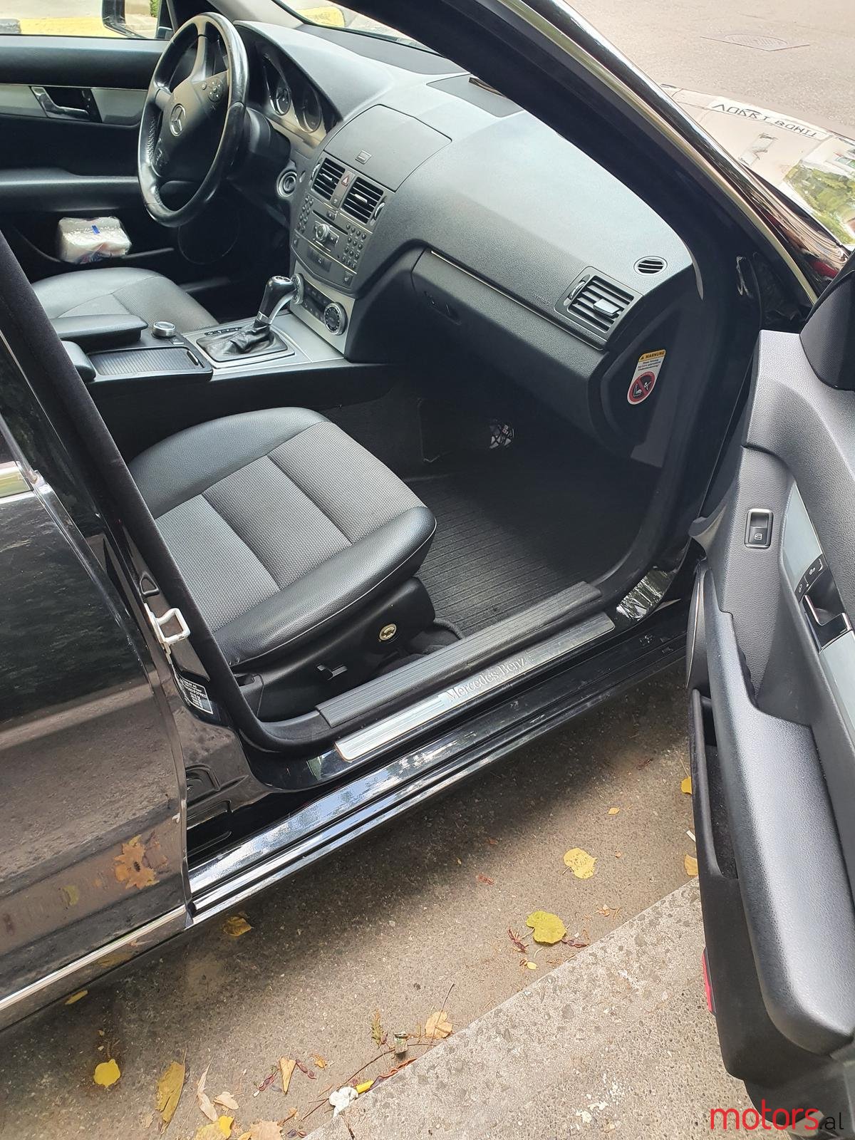 2009' Mercedes-Benz C-Class photo #2