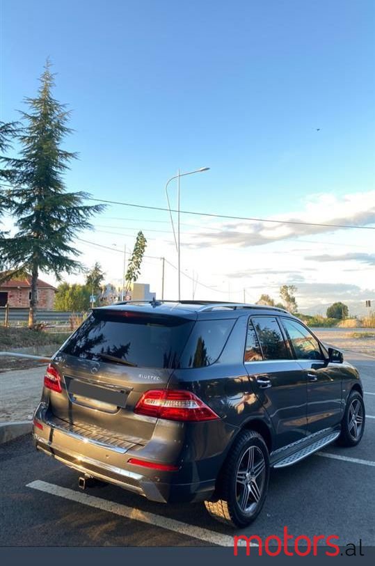 2012' Mercedes-Benz 350 photo #5