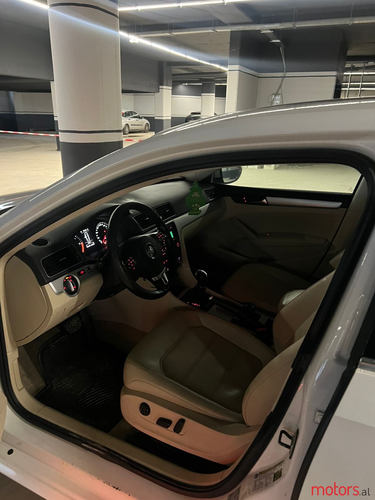 2013' Volkswagen Passat B7 photo #2