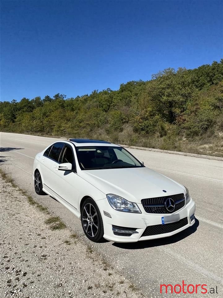 2012' Mercedes-Benz C 300 photo #2