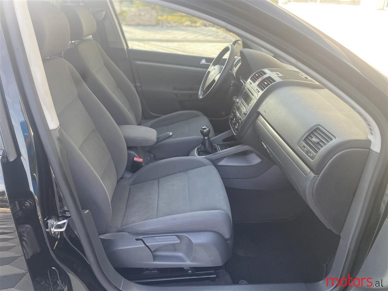 2005' Volkswagen Golf photo #6