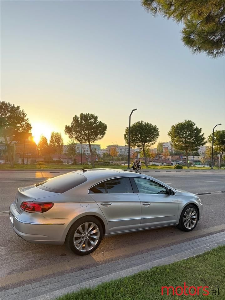 2012' Volkswagen Passat photo #3