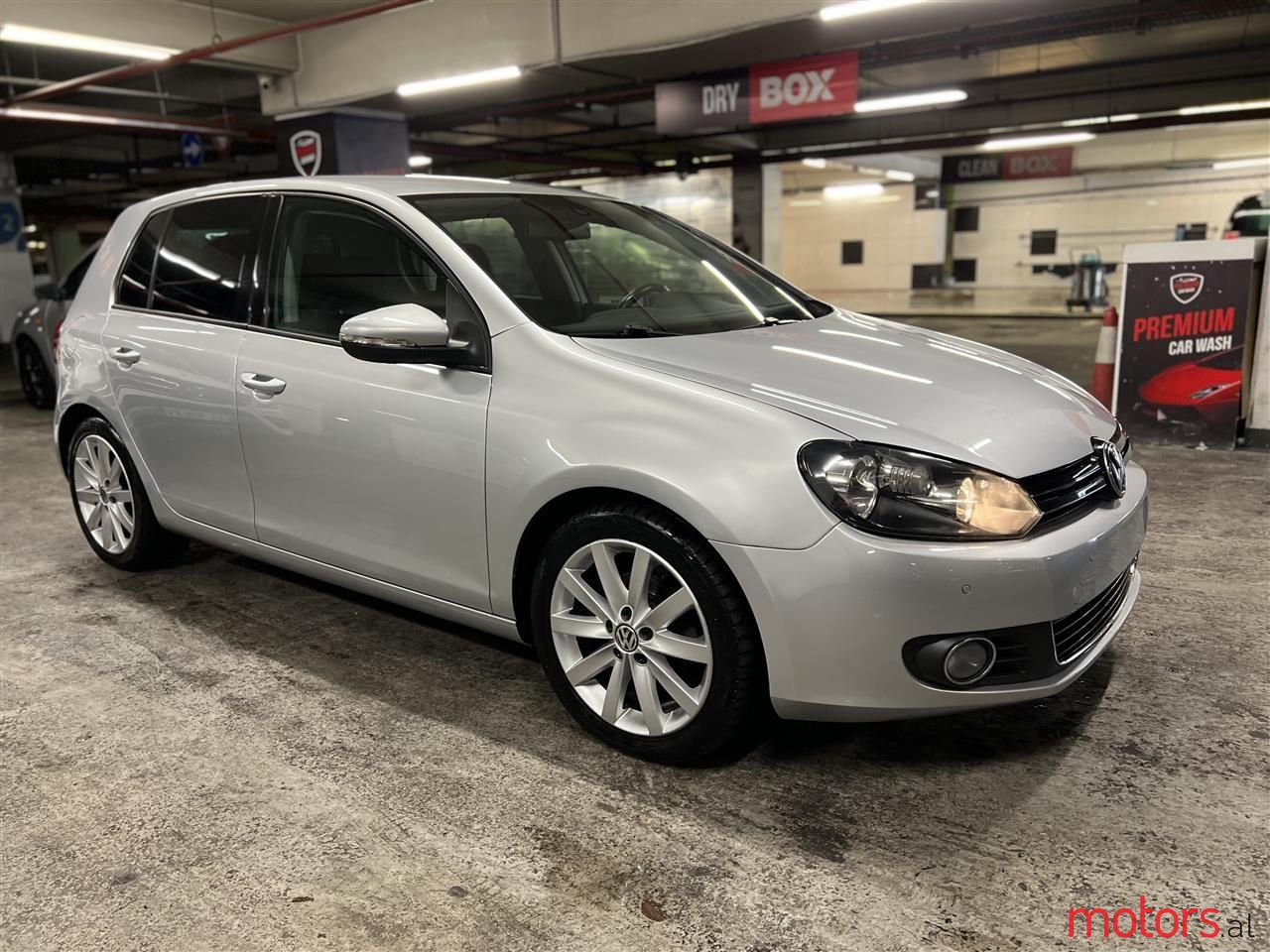 2011' Volkswagen Golf photo #5