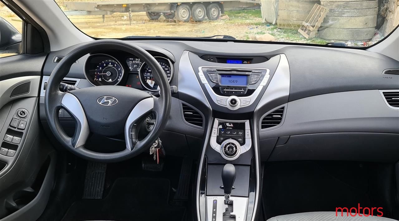 2011' Hyundai Elantra photo #4