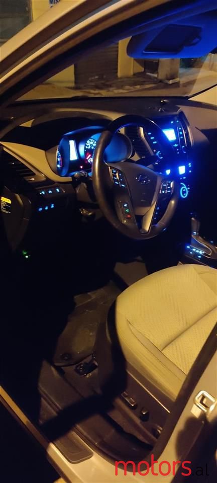 2013' Hyundai Santa Fe photo #3