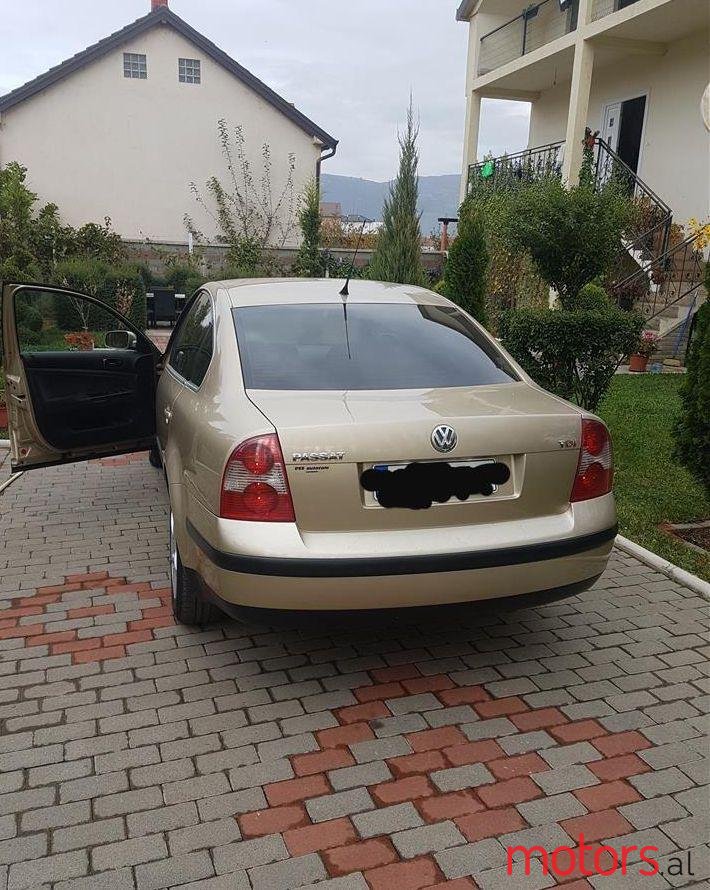 2002' Volkswagen Passat photo #1