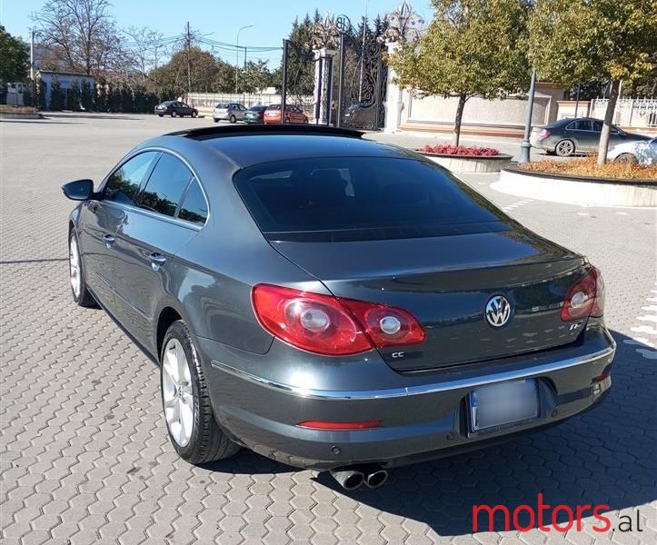2010' Volkswagen Passat photo #6