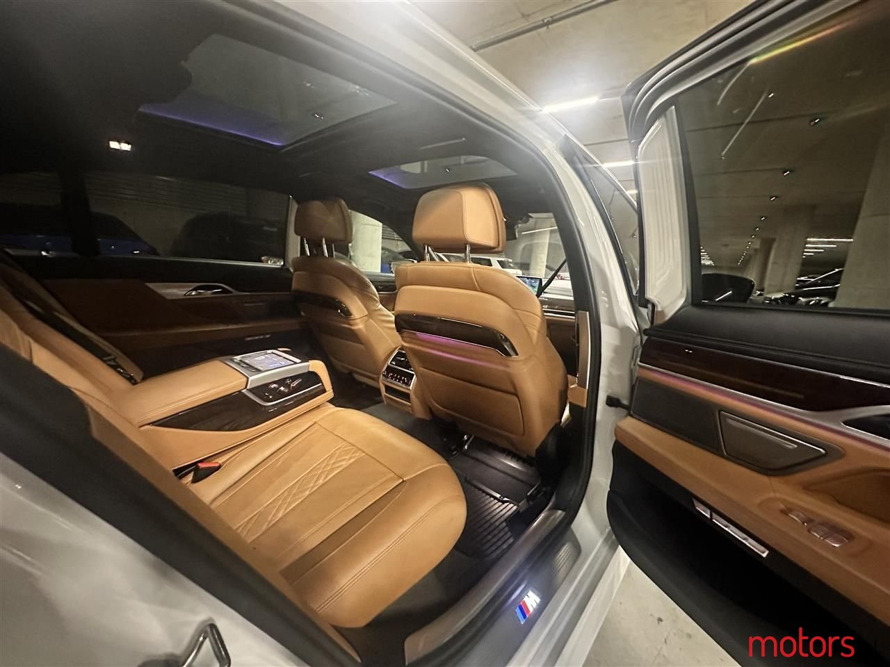 2017' BMW 750 photo #5