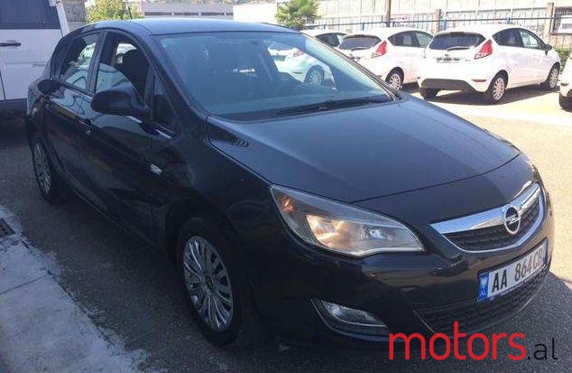 2011' Opel Astra photo #2